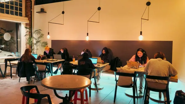 Arbeiten als Student:in in Österreich 2026