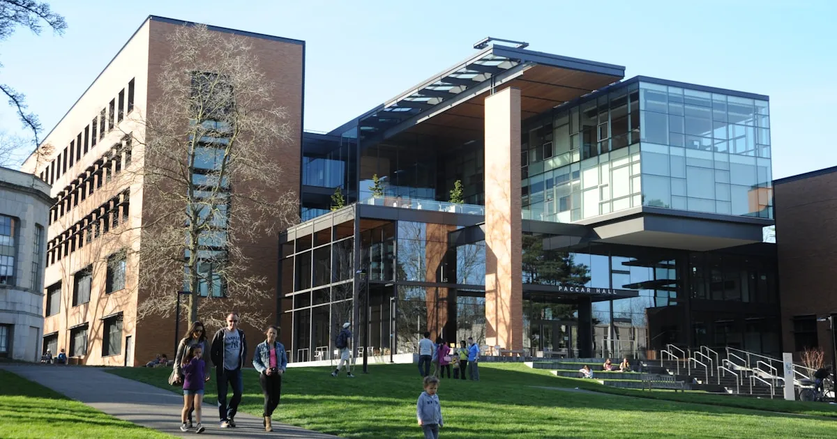 जर्मनी में पीएचडी: फंडेड डॉक्टोरल प्रोग्राम गाइड (2026)